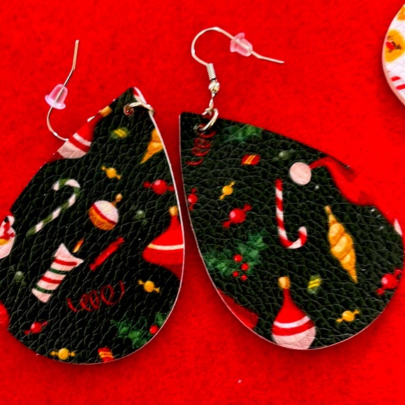 CHRISTMAS EARRINGS!! - Picture 2 of 4